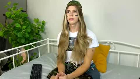 Snapshot of branda_kelly chatting on 11/13/25, 01:32 Branda online show from 11/13/25, 01:32