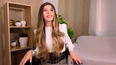 Snapshot of branda_kelly chatting on 11/18/25, 01:15 Branda online show from 11/18/25, 01:15