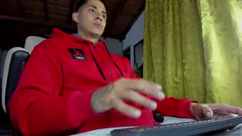 Snapshot of brandonlavitt chatting on 12/17/24, 10:12 Brandon Lavitt online show from 12/17/24, 10:12