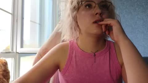 Belle  online show from 09/18/25, 11:45