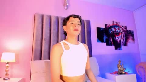 Snapshot of brann_tadzio chatting on 02/10/25, 01:14   online show from 02/10/25, 01:14