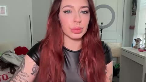 Snapshot of bratbarbie chatting on 11/11/25, 08:42 Goddess Samantha online show from 11/11/25, 08:42