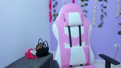 bratz_evans online show from 12/14/24, 10:24
