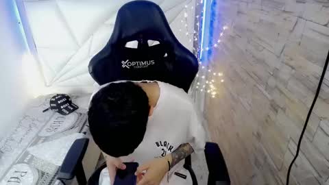 Snapshot of brayan_lopezz chatting on 12/03/24, 02:27 BRAYAN online show from 12/03/24, 02:27