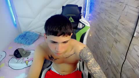 Snapshot of brayan_lopezz chatting on 01/21/25, 03:54 BRAYAN online show from 01/21/25, 03:54