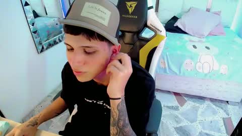 Snapshot of brayan_lopezz chatting on 01/27/25, 06:41 BRAYAN online show from 01/27/25, 06:41