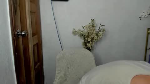 Snapshot of brazeen chatting on 11/29/25, 09:56 brazeen online show from 11/29/25, 09:56