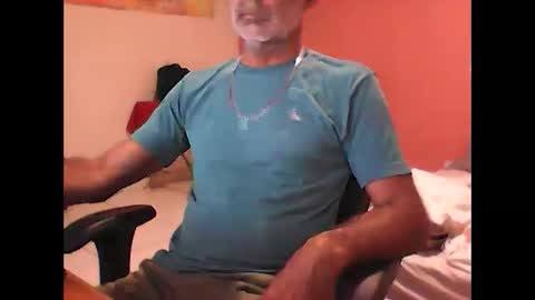 Snapshot of brazil_stud chatting on 01/16/26, 08:13 brazil_stud online show from 01/16/26, 08:13