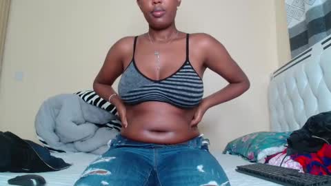 Snapshot of bree_beauty chatting on 03/08/26, 08:01 bree_beauty online show from 03/08/26, 08:01