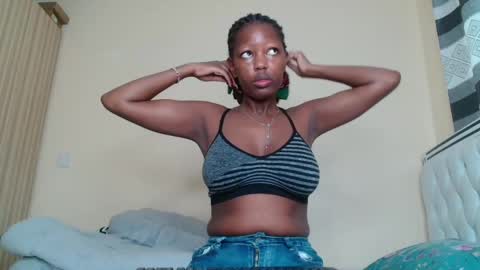 Snapshot of bree_beauty chatting on 04/27/26, 04:32 bree_beauty online show from 04/27/26, 04:32