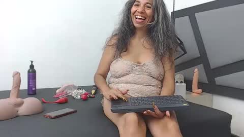 BRENDA VELASQUEZ online show from 12/31/24, 05:51