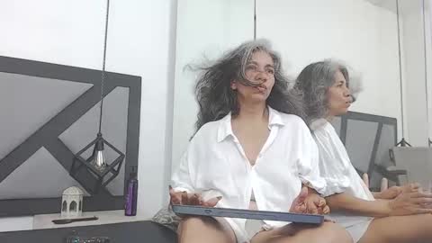 BRENDA VELASQUEZ online show from 01/03/25, 11:01