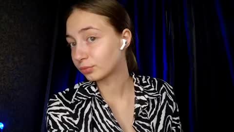 Mia   online show from 05/19/26, 05:14
