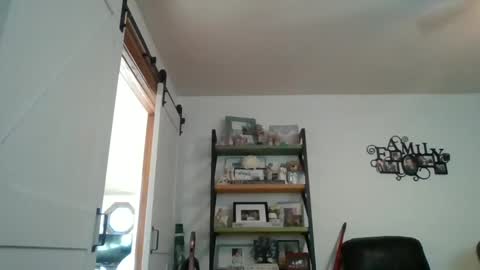 Snapshot of brettsky chatting on 01/26/25, 08:34 hey online show from 01/26/25, 08:34