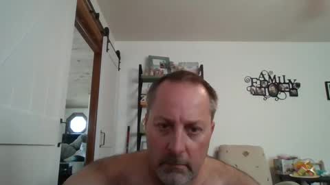 Snapshot of brettsky chatting on 09/27/25, 04:12 hey online show from 09/27/25, 04:12