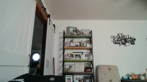 Snapshot of brettsky chatting on 10/09/25, 02:48 hey online show from 10/09/25, 02:48