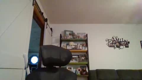 Snapshot of brettsky chatting on 11/09/25, 05:11 hey online show from 11/09/25, 05:11