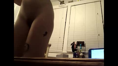 Snapshot of bri_ant chatting on 10/27/25, 01:53 bri_ant online show from 10/27/25, 01:53