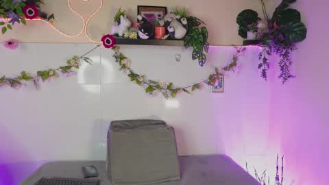 Snapshot of bri_cullen chatting on 09/30/25, 02:33 Bri cullen online show from 09/30/25, 02:33