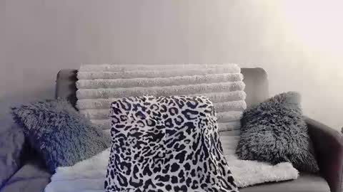 bri_fox online show from 06/17/26, 09:05