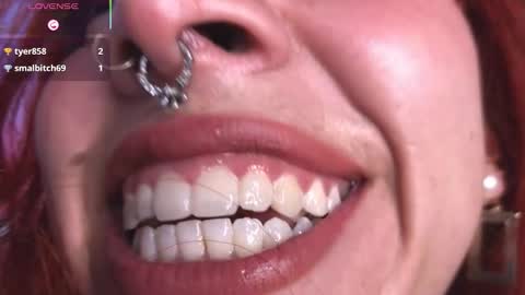 Snapshot of bri_von_dhara_ chatting on 11/15/25, 09:32 Bri online show from 11/15/25, 09:32