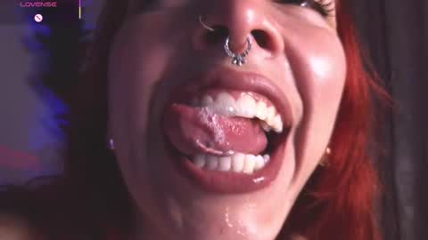 Snapshot of bri_von_dhara_ chatting on 11/21/25, 08:51 Bri online show from 11/21/25, 08:51