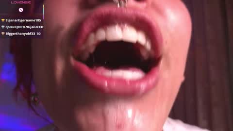 Snapshot of bri_von_dhara_ chatting on 12/05/25, 03:41 Bri online show from 12/05/25, 03:41