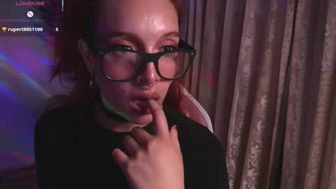 Snapshot of bri_von_dhara_ chatting on 12/17/25, 09:21 Bri online show from 12/17/25, 09:21