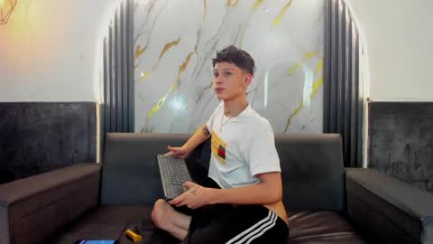 brian_hotof1 online show from 05/21/26, 11:17
