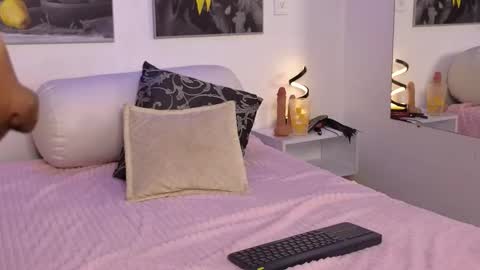 Briana Giil online show from 11/28/25, 08:00