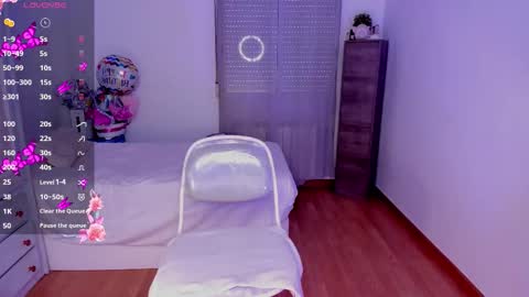 briana online show from 10/08/25, 10:46