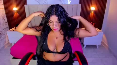 BRIANA online show from 10/07/25, 03:14