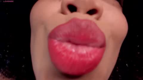 Snapshot of brianarichardson_ chatting on 10/31/25, 01:56 Briana online show from 10/31/25, 01:56