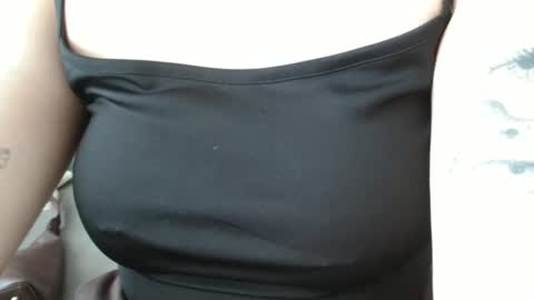 Snapshot of brianna_anny chatting on 06/01/26, 09:33 shiny smile online show from 06/01/26, 09:33