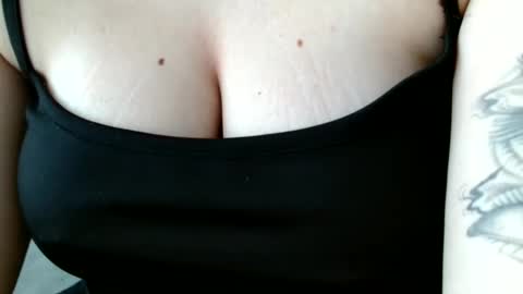 Snapshot of brianna_anny chatting on 06/03/26, 10:18 shiny smile online show from 06/03/26, 10:18