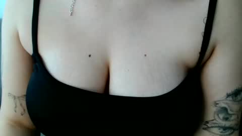 Snapshot of brianna_anny chatting on 06/03/26, 02:33 shiny smile online show from 06/03/26, 02:33