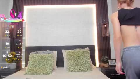 Briana online show from 10/06/25, 01:08