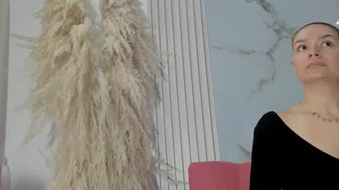    online show from 10/05/25, 12:25