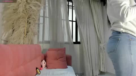 Snapshot of bridgetrodriguez chatting on 12/14/25, 11:48 online show from 12/14/25, 11:48