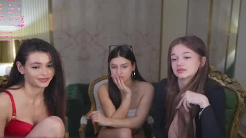 Snapshot of bright_diamonds_054 chatting on 03/11/25, 01:45 Diamonds Girls online show from 03/11/25, 01:45