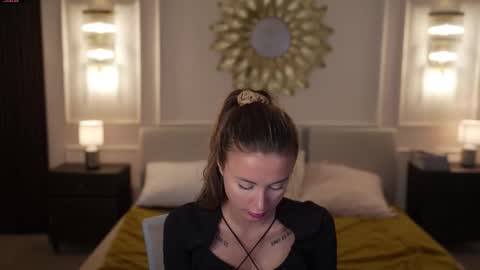 Snapshot of bright_diamonds_054 chatting on 09/22/25, 01:02 Diamonds Girls online show from 09/22/25, 01:02