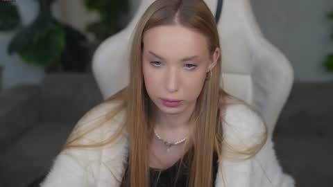 Snapshot of bright_diamonds_054 chatting on 09/28/25, 05:57 Diamonds Girls online show from 09/28/25, 05:57