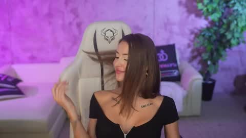 Snapshot of bright_diamonds_054 chatting on 10/04/25, 08:12 Diamonds Girls online show from 10/04/25, 08:12