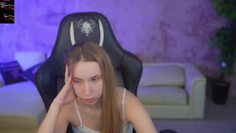 Snapshot of bright_diamonds_054 chatting on 10/20/25, 11:16 Diamonds Girls online show from 10/20/25, 11:16