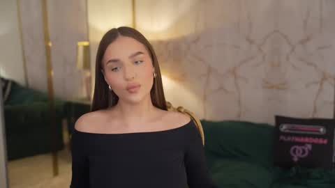 Snapshot of bright_diamonds_054 chatting on 10/25/25, 12:23 Diamonds Girls online show from 10/25/25, 12:23