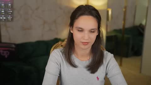 Snapshot of bright_diamonds_054 chatting on 10/28/25, 08:33 Diamonds Girls online show from 10/28/25, 08:33