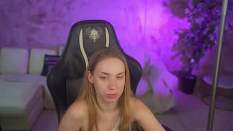 Snapshot of bright_diamonds_054 chatting on 11/16/25, 11:43 Diamonds Girls online show from 11/16/25, 11:43