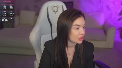 Snapshot of bright_diamonds_054 chatting on 11/17/25, 11:49 Diamonds Girls online show from 11/17/25, 11:49