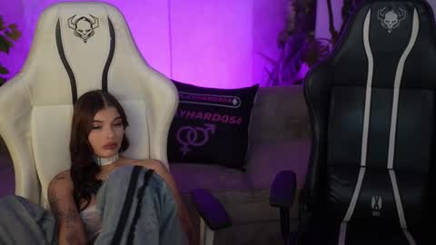 Snapshot of bright_diamonds_054 chatting on 11/27/25, 09:50 Diamonds Girls online show from 11/27/25, 09:50