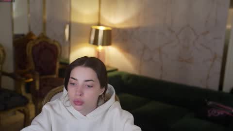 Snapshot of bright_diamonds_054 chatting on 12/01/25, 07:57 Diamonds Girls online show from 12/01/25, 07:57